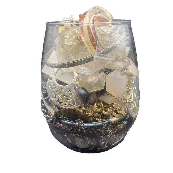 Vintage to Modern Wearable Costume Jewelry Mystery Lot 1.3 Lb Mixed Materials - Picture 5 of 9